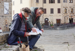 Die zweite Hälfte des Kurses zeichnen wir in Massa Marittima, das mit seinem mittelalterlichen Stadtkern als eines der schönsten Städtchen der Toskana gilt.