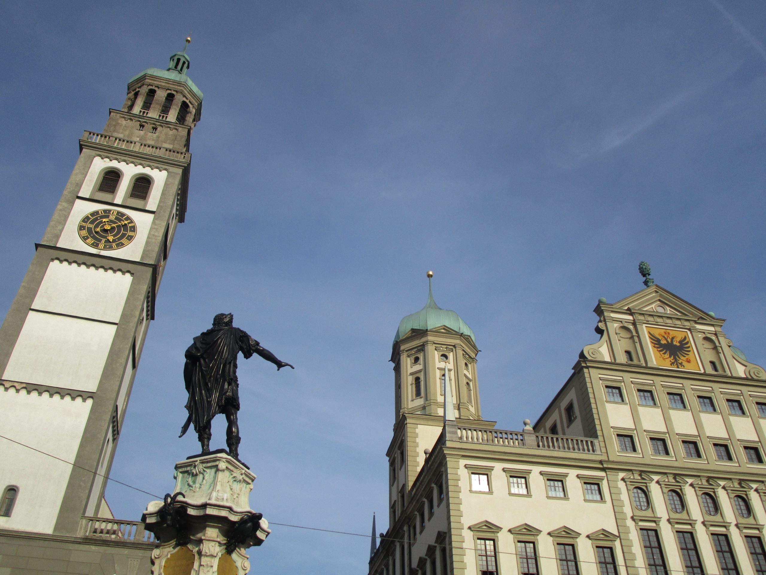 Keine Sorge, dem Rathaus und Perlachturm werden wir uns als Zeichenmotiv erst mit genügend Übung und Lockerheit in den Fingern am Ende des Kurses widmen.