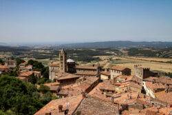 Die zweite Hälfte des Kurses zeichnen wir in Massa Marittima, das als eines der schönsten Städtchen der Toskana gilt. Foto © Maren Lickert